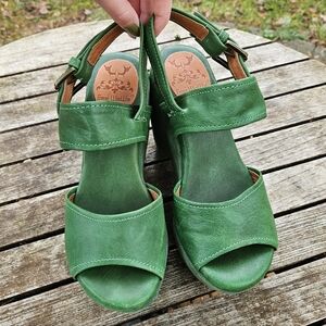 Geè Wawa Green Leather Platform Sandals